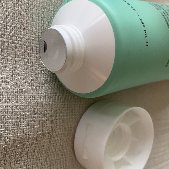 Core Clinicals Oil Control Balancing Gel Face Cleanser 8 oz - Picture 3 of 6